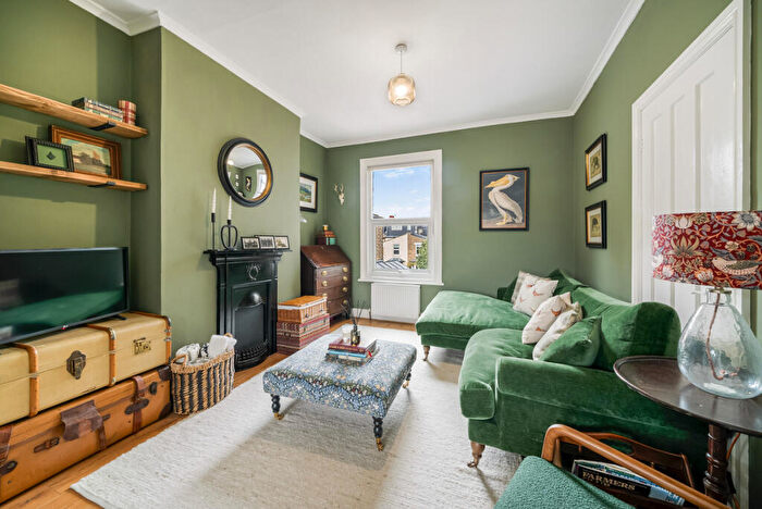 3 Bedroom Apartment For Sale In Ivydale Road, London, SE15