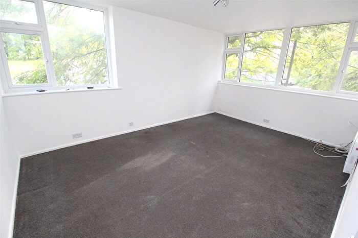 2 Bedroom Flat To Rent In Brookhill Court, East Barnet, Hertfordshire, EN4