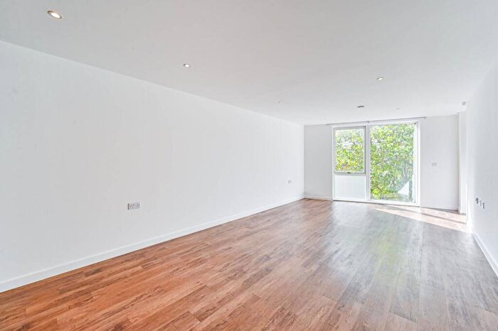 1 Bedroom Flat To Rent In New Cross Road, New Cross, London, SE14