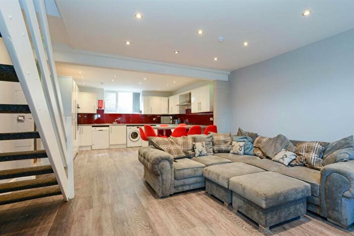 6 Bedroom Terraced House To Rent In Wellington Square, Nottingham, Nottinghamshire, NG7