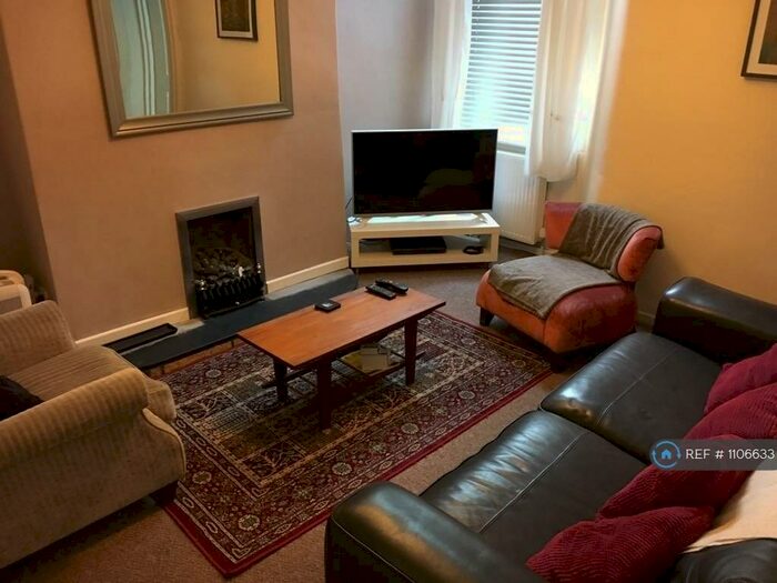 4 Bedroom End Of Terrace House To Rent In Richmond Road, Manchester, M14