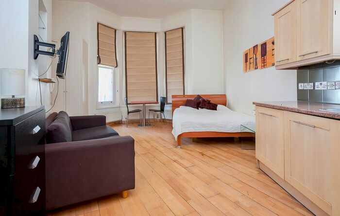 Studio To Rent In St Stephens Gardens, Bayswater / Royal Oak, W2