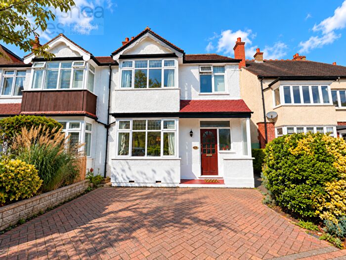 3 Bedroom Semi Detached House For Sale In Kendall Avenue, Sanderstead, CR2