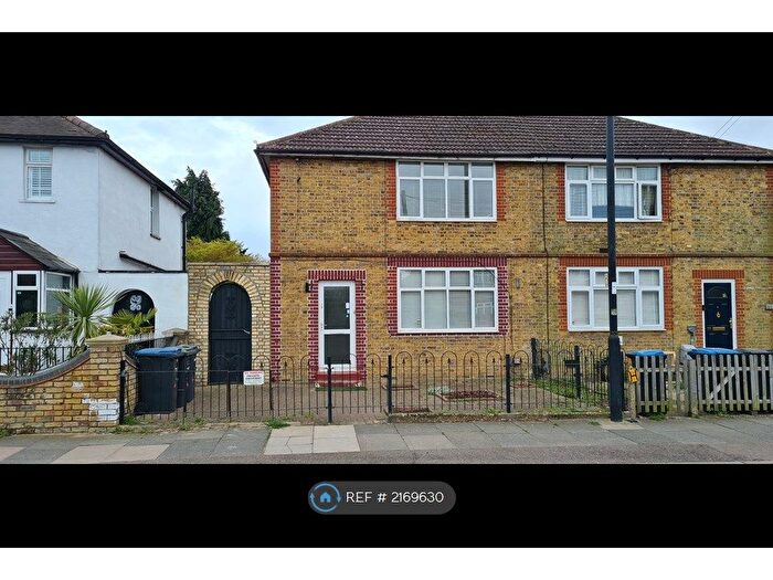 3 Bedroom Semi-Detached House To Rent In Northern Avenue, London, N9