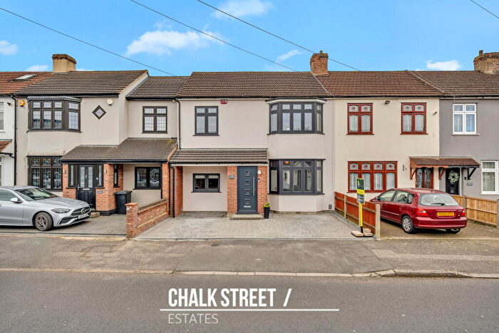 4 Bedroom End Of Terrace House For Sale In Stafford Avenue, Hornchurch, RM11