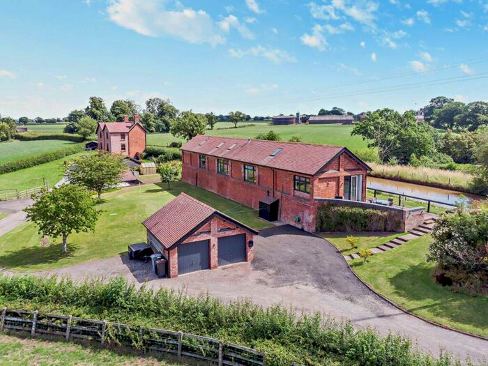 4 Bedroom Barn Conversion For Sale In Nantwich Road, Minshull Vernon, Middlewich, Cheshire, CW10