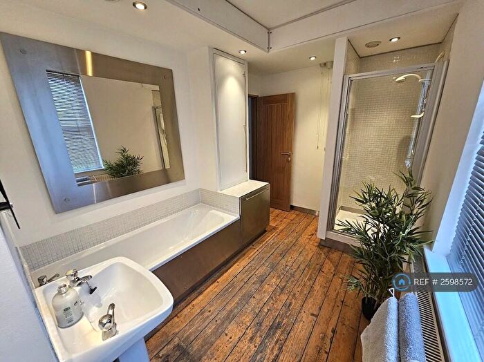 3 Bedroom Terraced House To Rent In North Sherwood Street, Nottingham, NG1