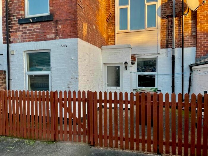 2 Bedroom Property To Rent In College Grove View, Wakefield, WF1