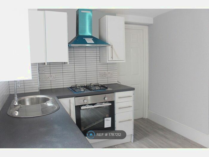 2 Bedroom Flat To Rent In Herne Hill, London, SE24