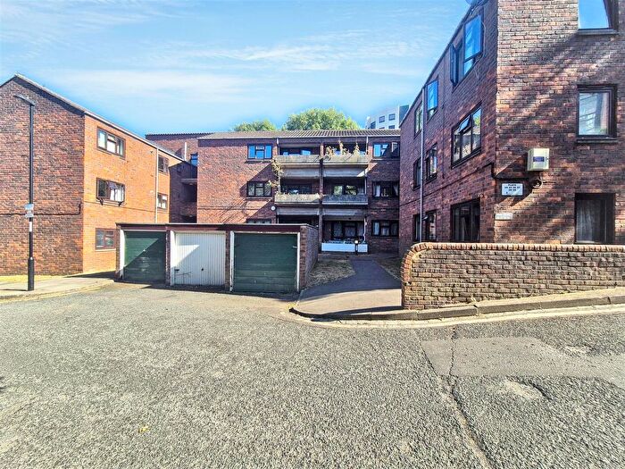 2 Bedroom Flat For Sale In Duppas Hill Lane, Croydon, CR0