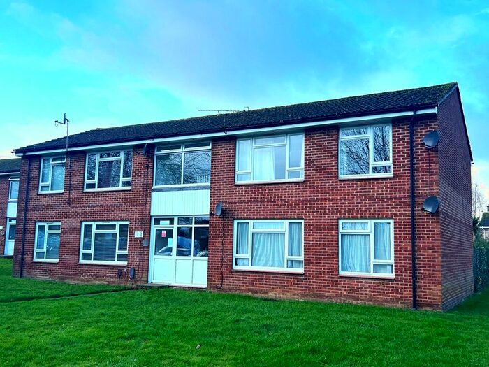 2 Bedroom Flat To Rent In Simmons Close, Hedge End, Southampton, SO30