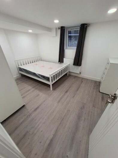 2 Bedroom Flat To Rent In Queens Drive, Arsenal, N4