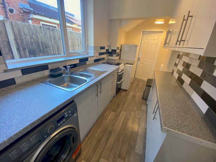 4 Bedroom Terraced House To Rent In Wordsworth Road, Clarendon Park, LE2