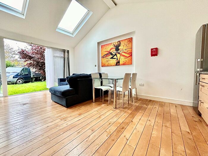 Studio To Rent In Dartford Avenue, Edmonton, N9