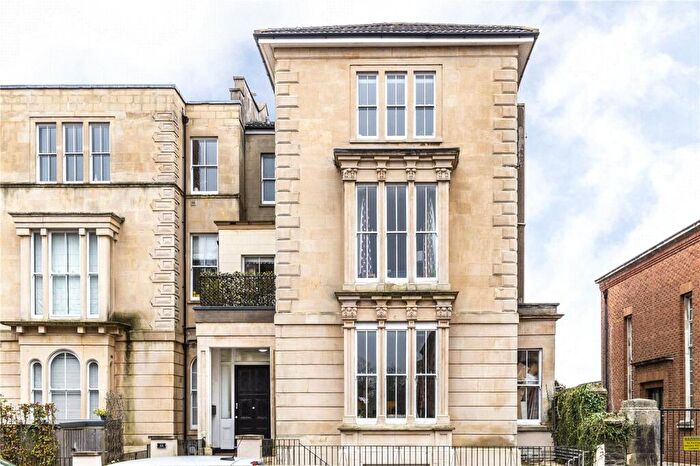 2 Bedroom Apartment For Sale In Oakfield Road, Clifton, Bristol, BS8