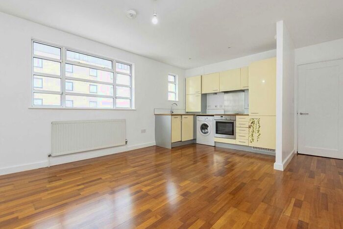 2 Bedroom Flat To Rent In Uxbridge Road, London, W5