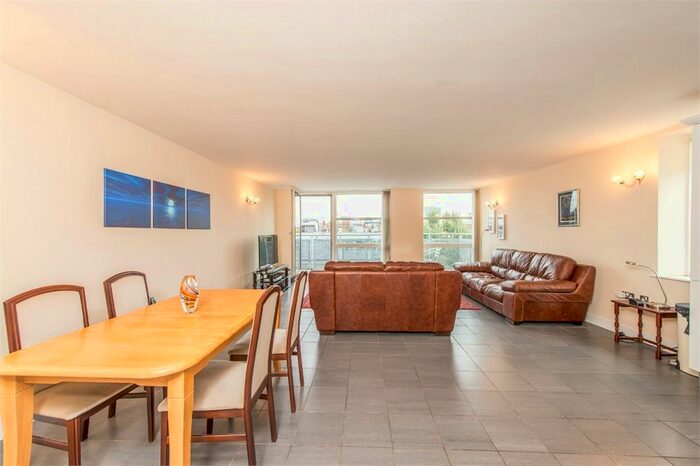 2 Bedroom Flat To Rent In Sanctuary Street, London, SE1