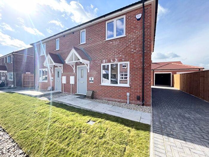 3 Bedroom Semi-Detached House To Rent In Hammerfest Avenue, New Waltham, DN36