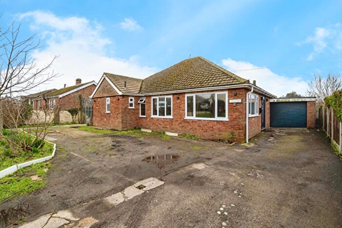 4 Bedroom Detached Bungalow For Sale In Fakes Road, Hemsby, Great Yarmouth, NR29