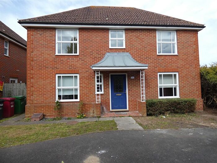 4 Bedroom Detached House To Rent In Moor Furlong, Cippenham, SL1