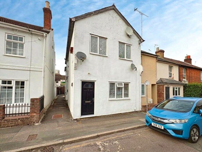 1 Bedroom Maisonette For Sale In Elms Road, Aldershot, Hampshire, GU11