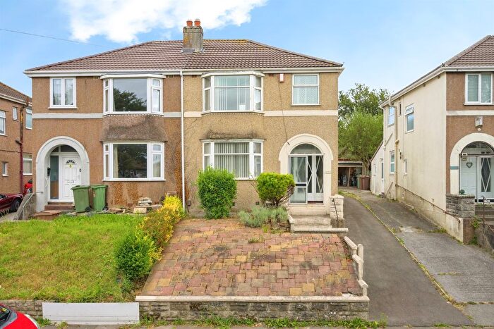 3 Bedroom Semi-Detached House For Sale In Crownhill Road, Plymouth, PL5
