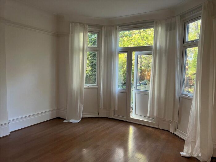 Apartment To Rent In Bromley Road, London, SE6