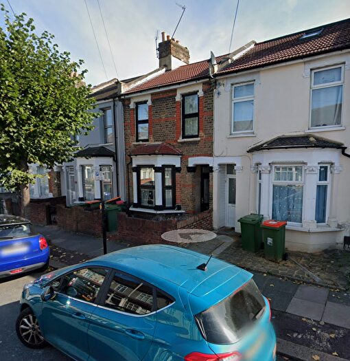 5 Bedroom Terraced House To Rent In Fourth Avenue, London, E12