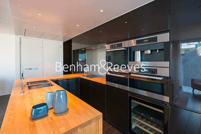 2 Bedroom Apartment To Rent In The Heron, Moorgate, London, EC2Y