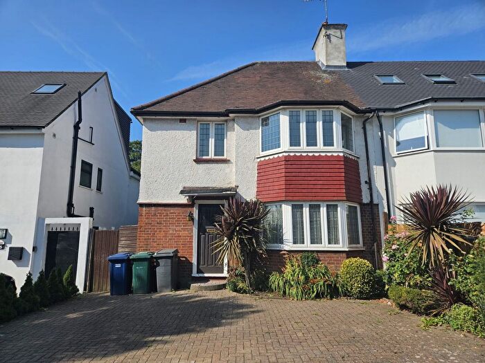 3 Bedroom Semi Detached House For Sale In Millway, Mill Hill, NW7