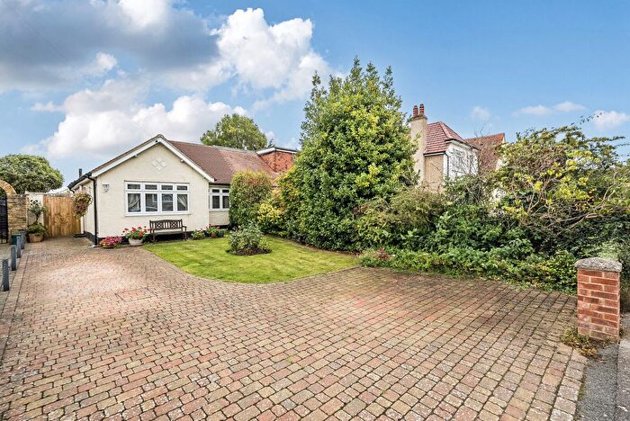 2 Bedroom Semi-detached House For Sale In Watersplash Road, Shepperton, TW17