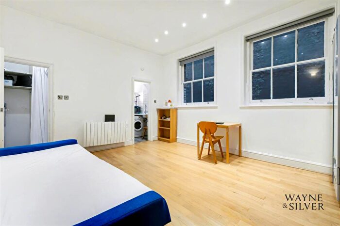 Apartment To Rent In Frognal, Hampstead, NW3