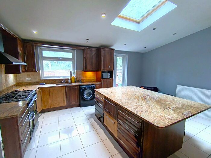 5 Bedroom Detached House To Rent In Clifford Road, Hounslow, TW4