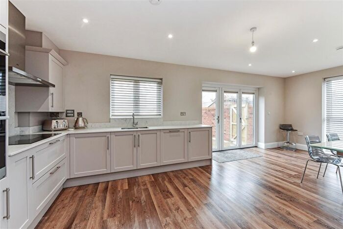 3 Bedroom Detached House To Rent In Brookwood Road, Petersfield, GU31