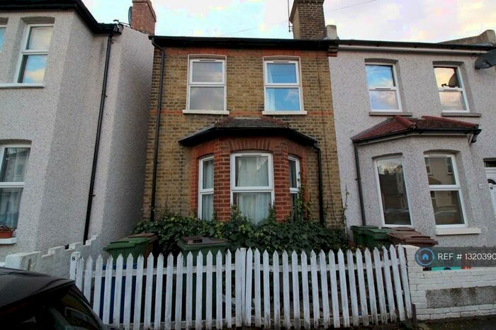 3 Bedroom Semi-Detached House To Rent In York Street, Mitcham, CR4