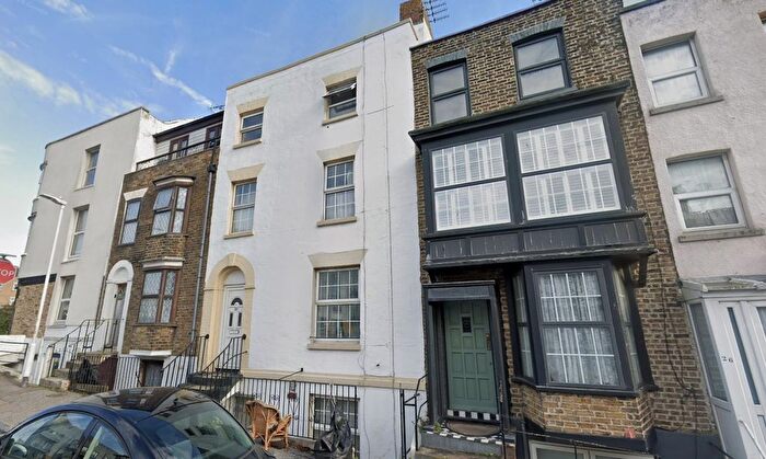 2 Bedroom Flat To Rent In Dane Hill, Margate, CT9