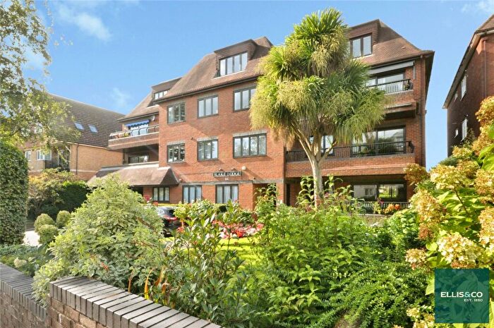 3 Bedroom Apartment For Sale In Hendon Lane, London, N3