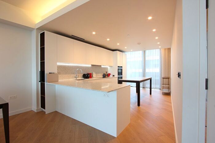 3 Bedroom Flat To Rent In Wood Crescent, London, W12