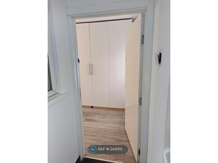 Studio To Rent In Harrow, London, HA3