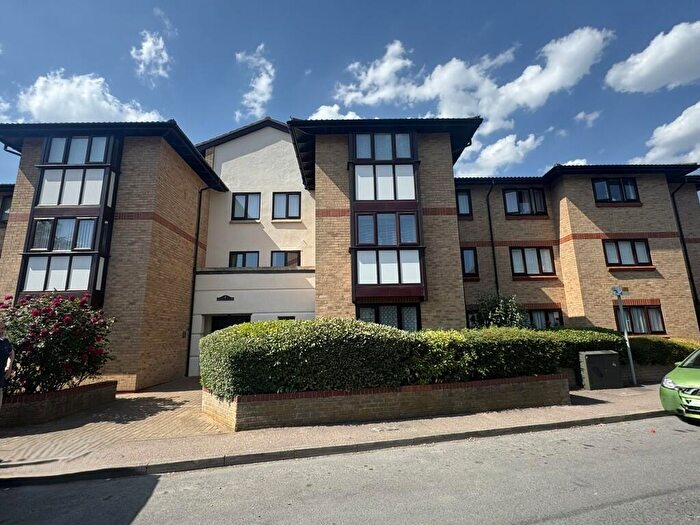 2 Bedroom Apartment For Sale In Victoria Court, Biggleswade, SG18