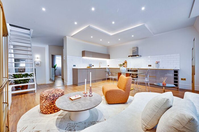 3 Bedroom Flat For Sale In Eardley Crescent, SW5