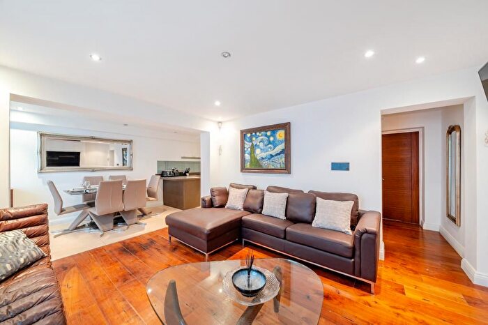 2 Bedroom Flat For Sale In Gloucester Mews, London, W2