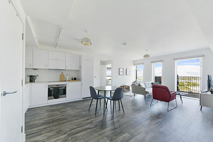 2 Bedroom Apartment To Rent In Millet Place, Pontoon Dock London, E16