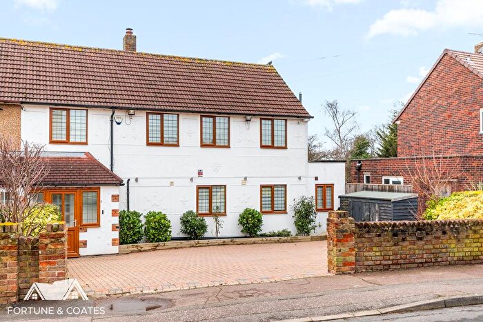 4 Bedroom Semi Detached House For Sale In Quendon Drive, Waltham Abbey, EN9