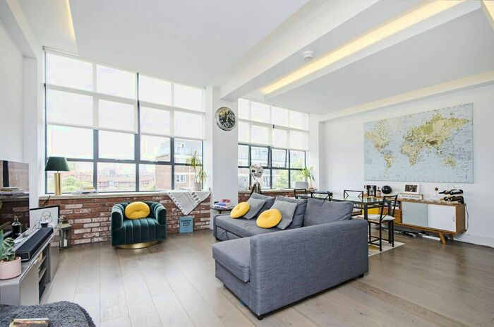 2 Bedroom Flat To Rent In Chatham Place, Hackney, London, E9