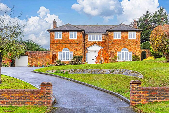 4 Bedroom Detached House For Sale In Highclere Drive, Hemel Hempstead, Hertfordshire, HP3