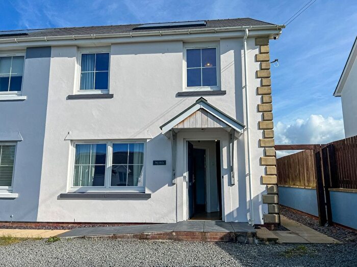 3 Bedroom Semi-Detached House For Sale In Pant-Y-Crug, Capel Seion, SY23