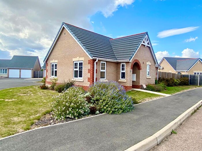 2 Bedroom Detached Bungalow For Sale In Juniper Close, Doddington, March, PE15