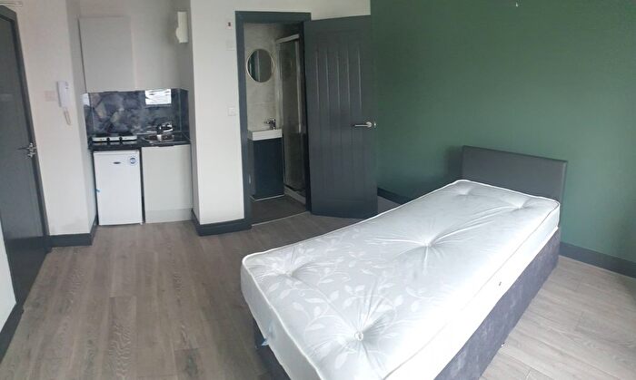 Studio To Rent In Merlin Crescent, Edgware, HA8