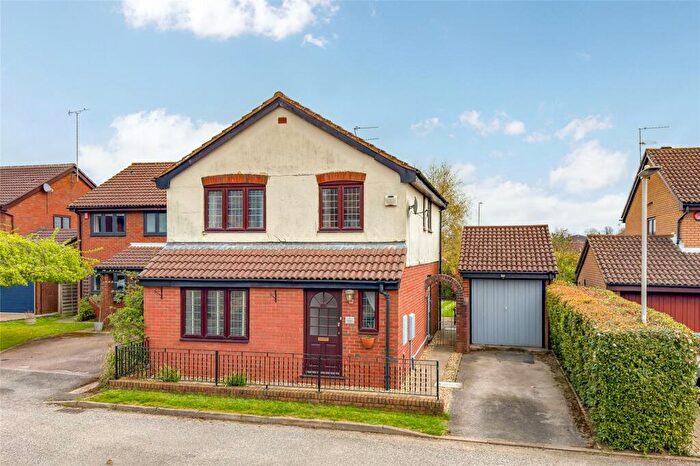 3 Bedroom Detached House For Sale In Mayfair Close, St. Albans, Hertfordshire, AL4